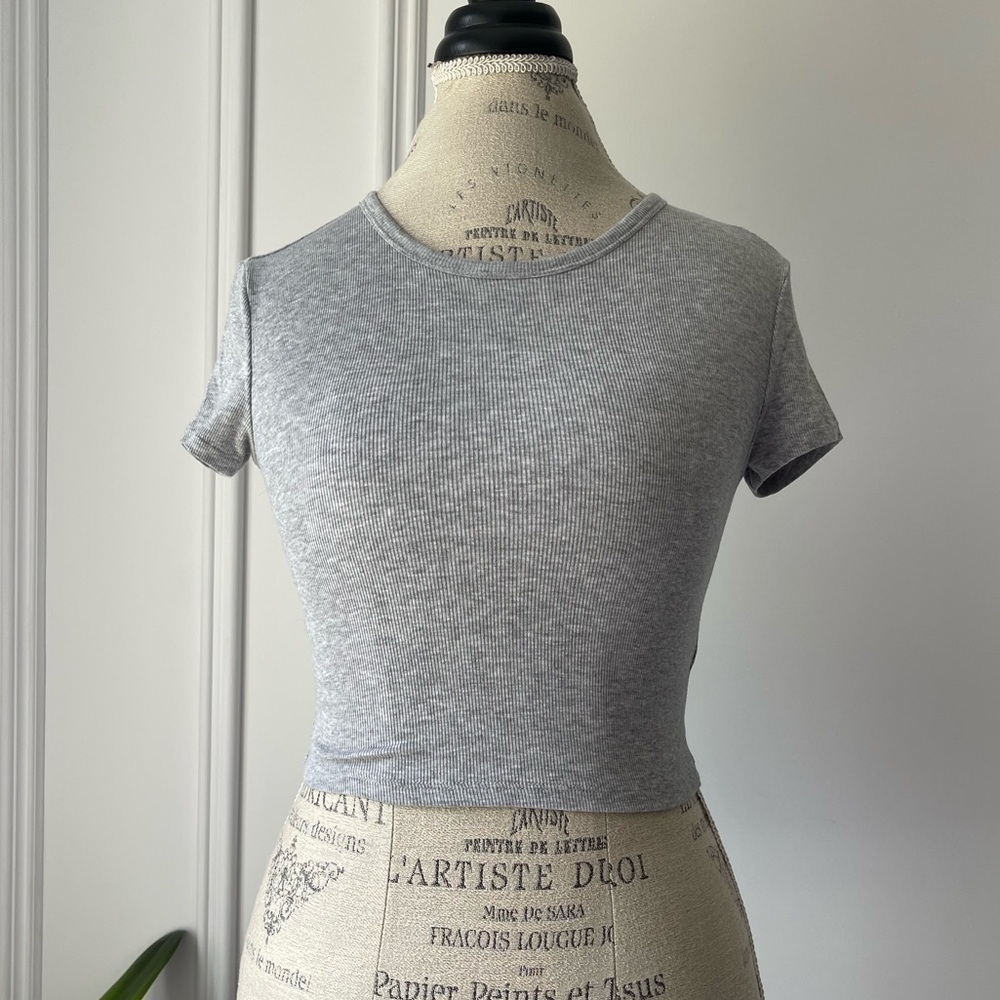 Aritzia Sunday Best ribbed cropped tee
Size: XS - Picture 2 of 5